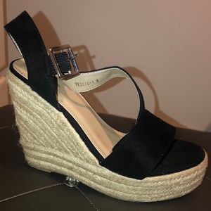 New Pretty Little Thing Black